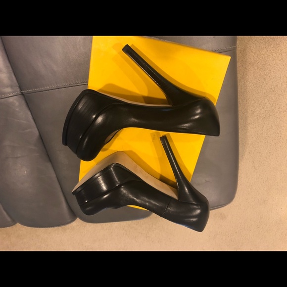 Fendi Décolleté Napa Nero pumps size 7 worn once. - Picture 5 of 8
